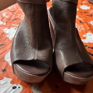 Brownish Grey wedge by Kork ease